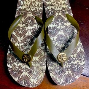 Tory Burch women’s sandals size 7.  In great condition some wear from use.